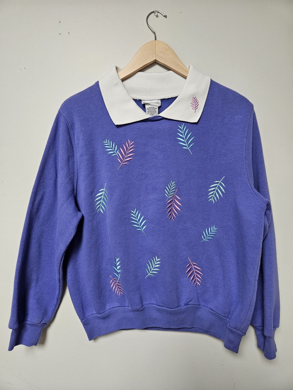 Vintage BonWorth Purple Sweatshirt with White Collar and Pastel Leaf Accents